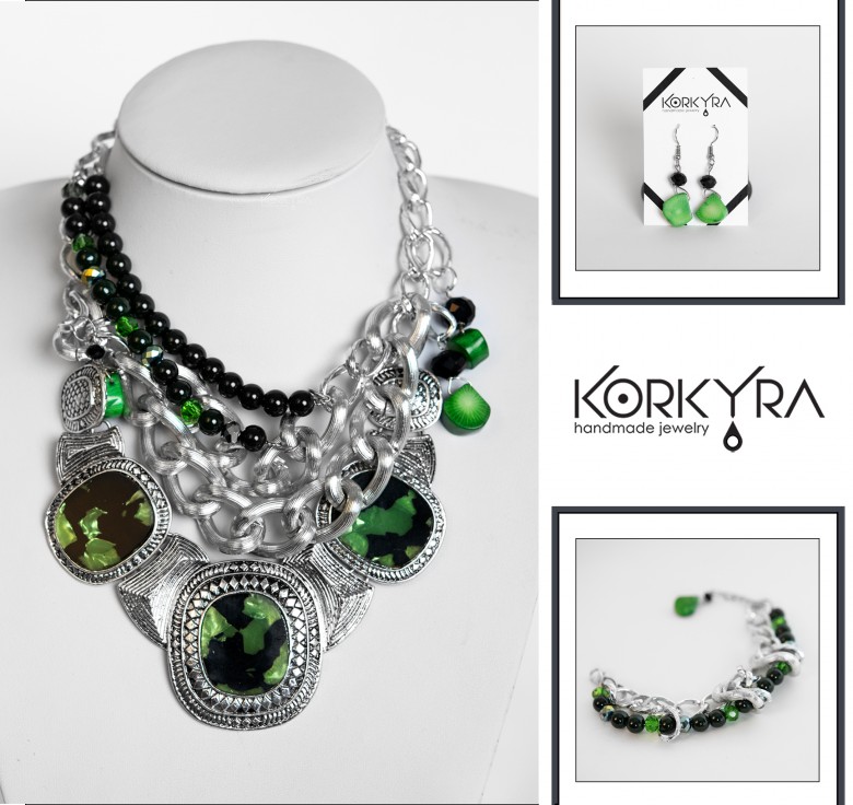 KM012 - GREEN CORALS, SILVER CHAINS AND A METAL PENDANT SET