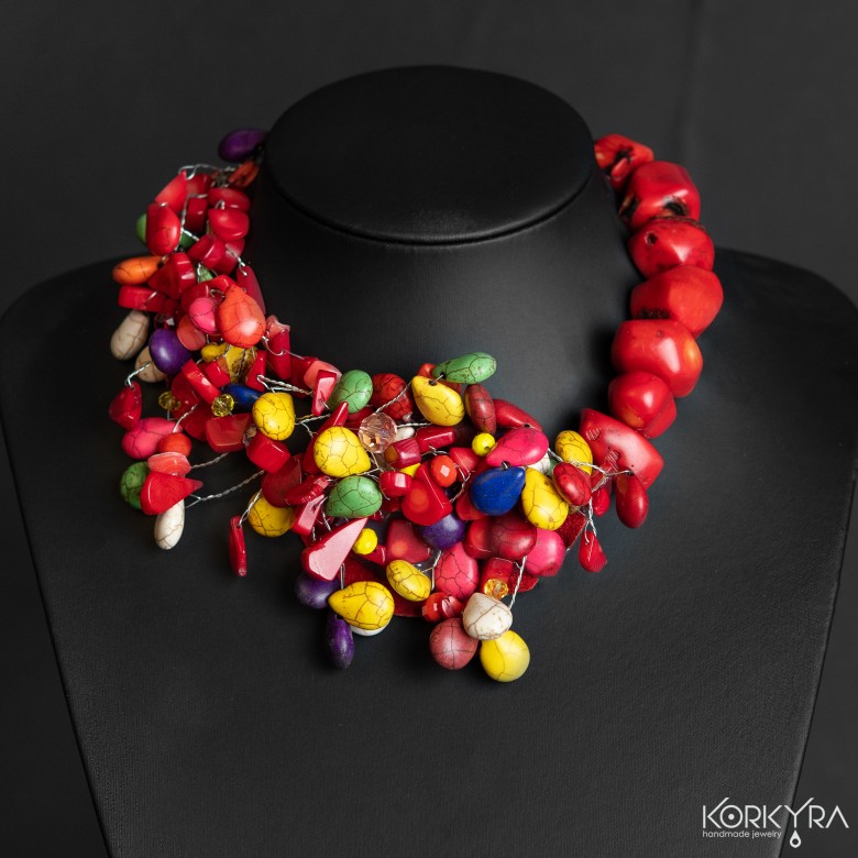 ZC103 - RAW CORALS AND COLORFUL HOWLITE