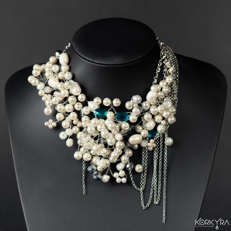 ZC202 - FRESHWATER PEARLS, WHITE AND BLUE BEADS
