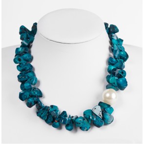 DR140AA - BLUE TEARDROP-SHAPED CORALS AND A WHITE BEAD NECKLACE -20%