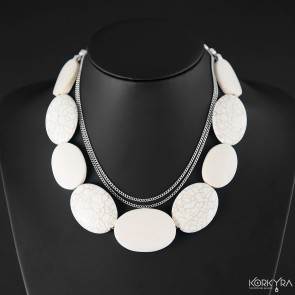 DR367 - WHITE HOWLITE AND METAL CHAINS