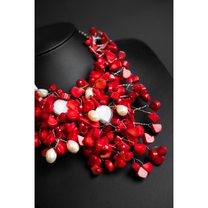 ZC102 - TEARDROP-SHAPED CORALS AND FRESHWATER PEARLS